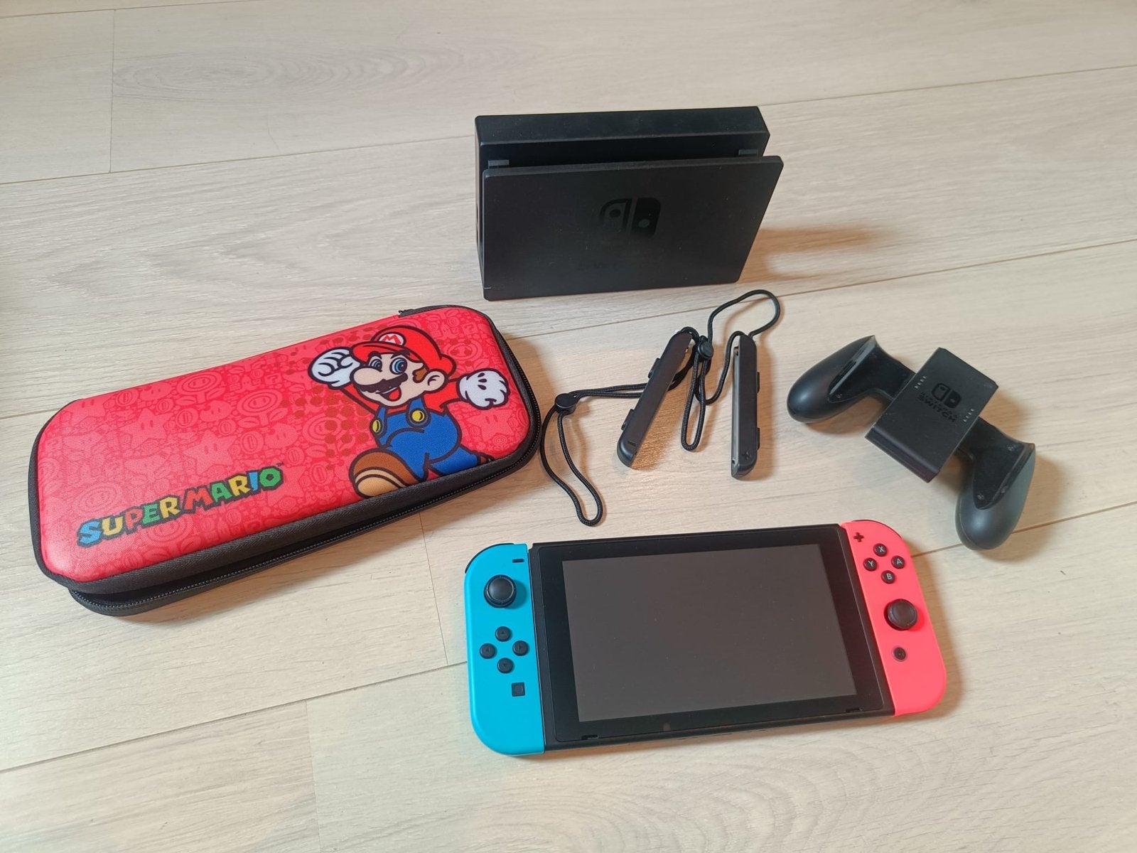Nintendo Switch - Zo goed als nieuw, krasvrij + beschermhoes, Spelcomputers en Games, Spelcomputers | Nintendo Switch, Verzenden