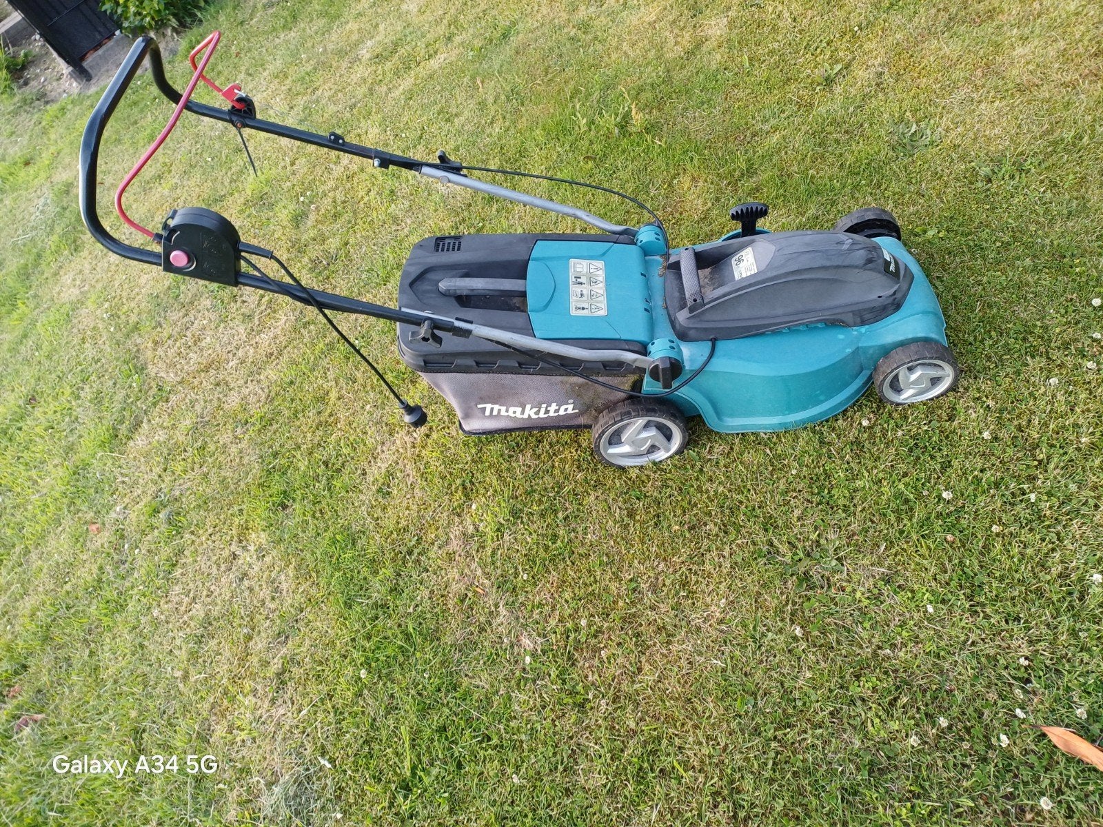 Makita grasmaaier uit 2018 met gebruikssporen, Tuin en Terras, Ophalen of Verzenden, Gebruikt, Elektrische grasmaaier, Makita