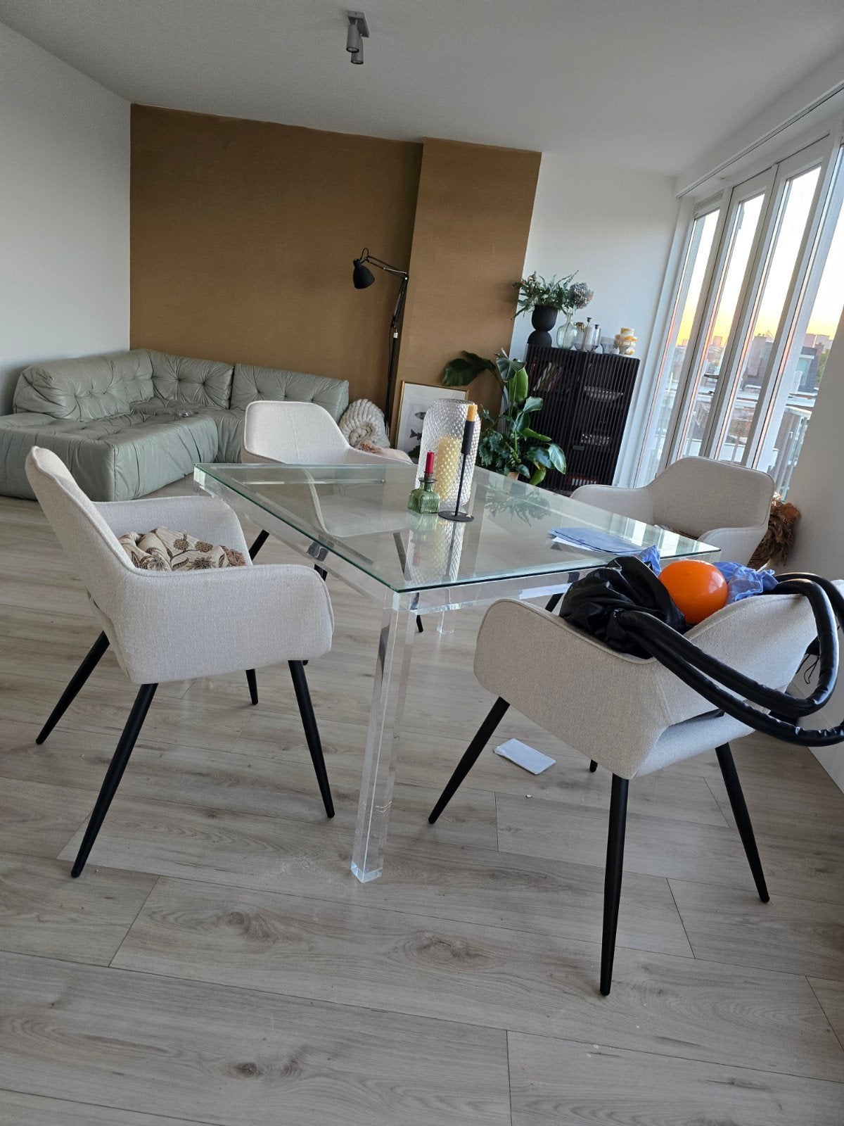 Set van 4 KARWEI eetkamerstoelen Vera gemêleerd zand, Huis en Inrichting, Stoelen, Overige kleuren, Modern, Scandinavisch, Ophalen of Verzenden