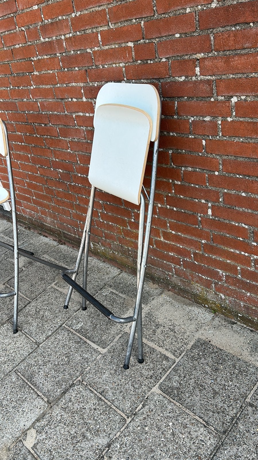 Twee barkrukken.  ( wit ), Ophalen, Gebruikt, Met voetsteun, 60 tot 90 cm