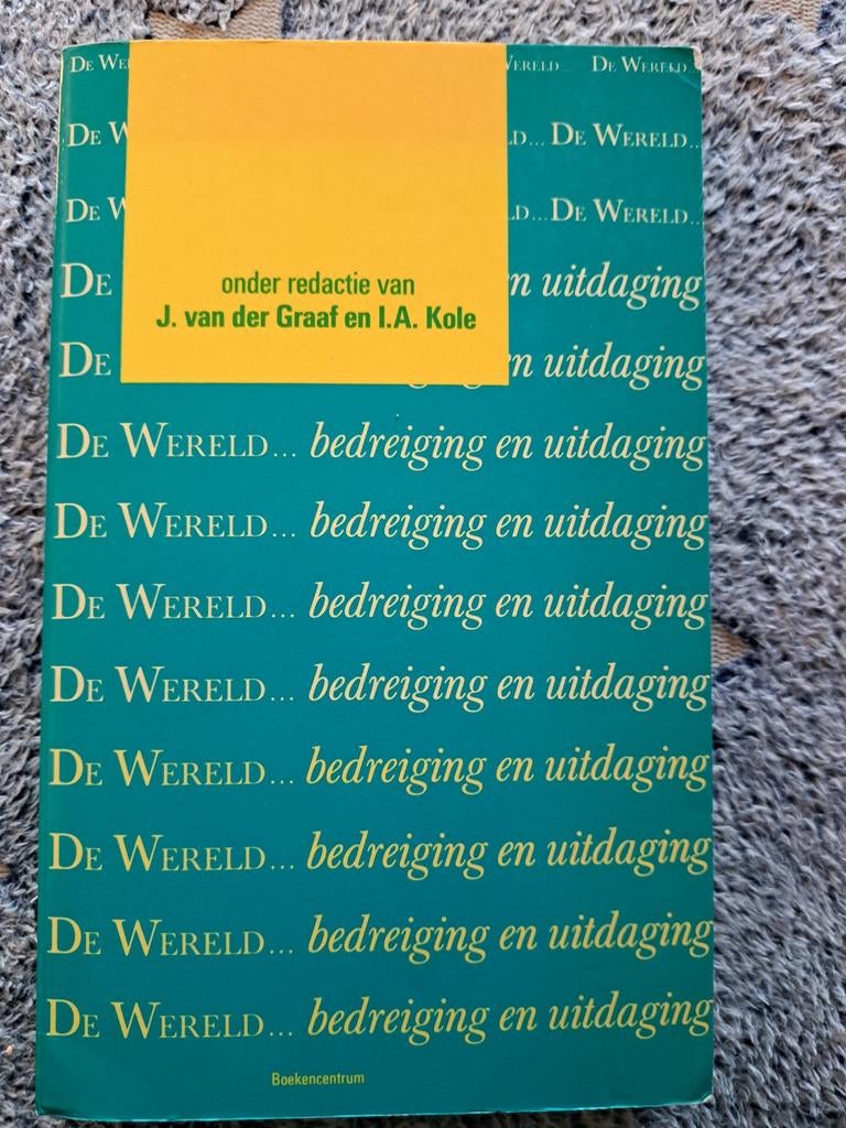 Boek De wereld...bedreiging en uitdaging, Ophalen of Verzenden, Gelezen, J van der Graaf ea