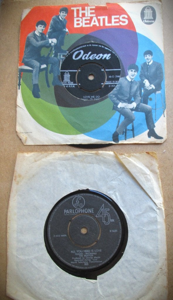 Beatles~Love me do en Please Please me~Odeon + All you need, Gebruikt, 7 inch, Ophalen of Verzenden, Beschermende buitenhoes