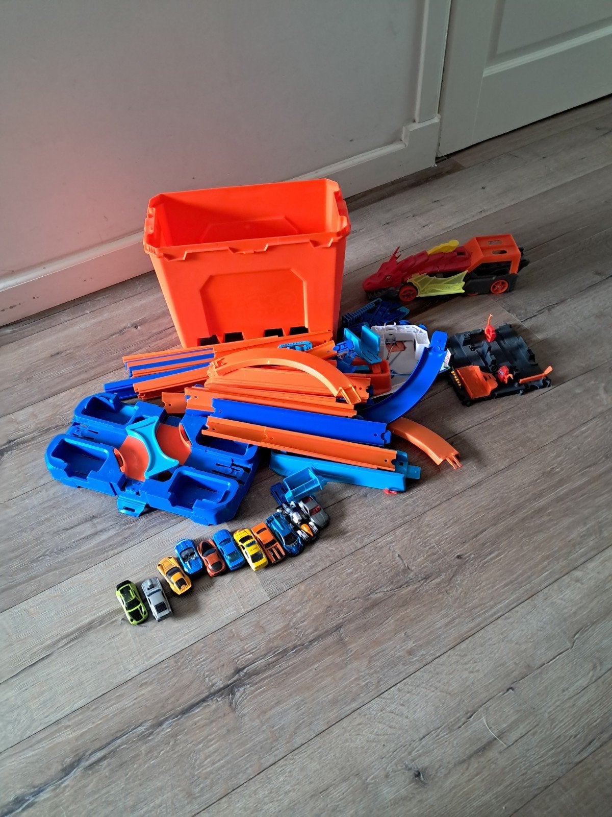 Heel veel hotwheels makkelijk op te bergen in de box, Ophalen, Gebruikt, Racebaan, Hot Wheels