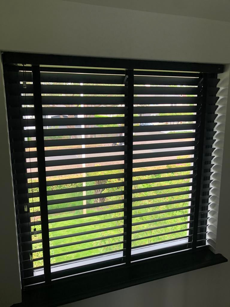 Luxaflex aluminium jalouzie grote lammelen kleur mat zwart, Ophalen of Verzenden, Zo goed als nieuw