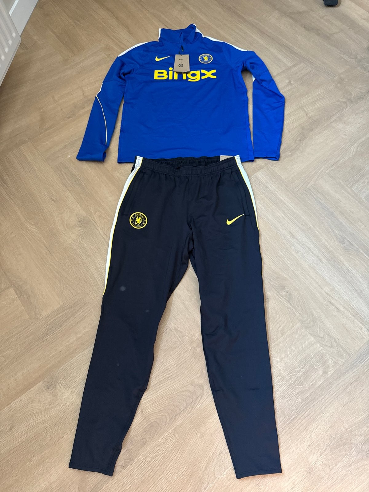Nieuw! Origineel Chelsea Trainingspak Maat M, Maat M, Ophalen of Verzenden, Nieuw, Trainingspak