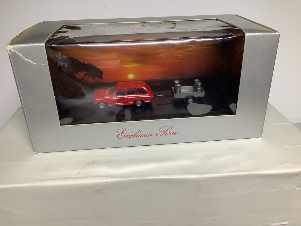 Herpa Exclusiv Serie: Rode Auto met Aanhanger, Hobby en Vrije tijd, Modelauto's | 1:87, Nieuw, Auto, Herpa, Ophalen of Verzenden