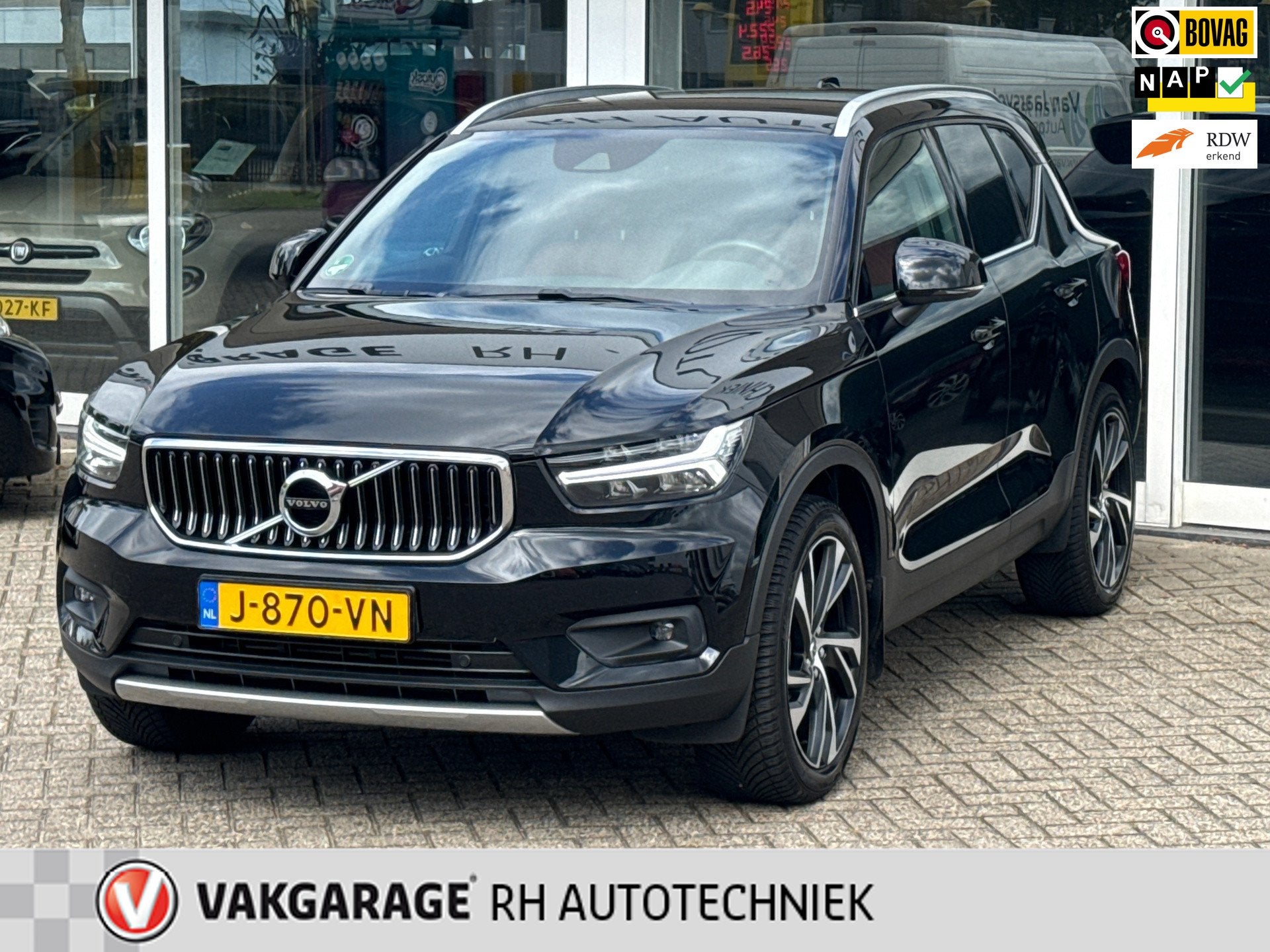 Volvo XC40 1.5 T2 Inscription, Auto's, Euro 6, 129 pk, Zwart, Bedrijf