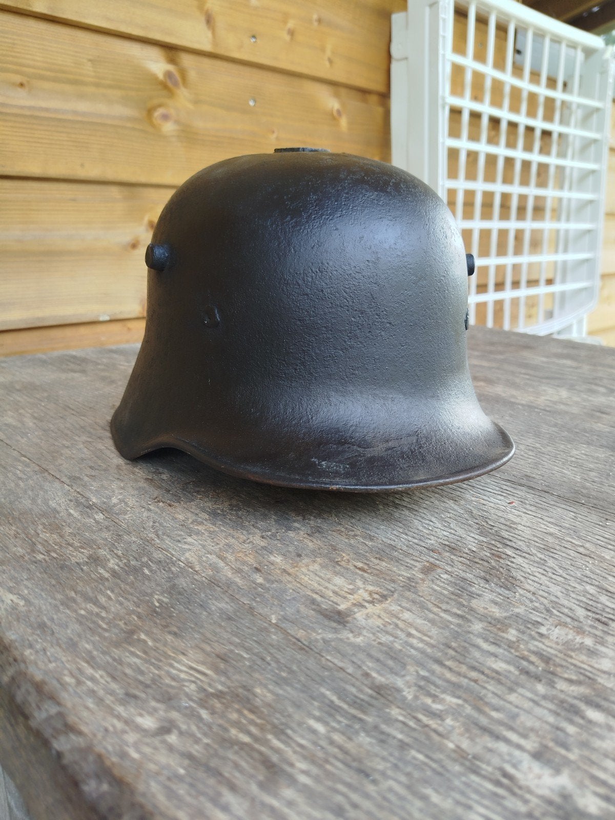 Duitse m16 helm wo1 gebruikt als waterbak, Ophalen of Verzenden, Extra large of groter
