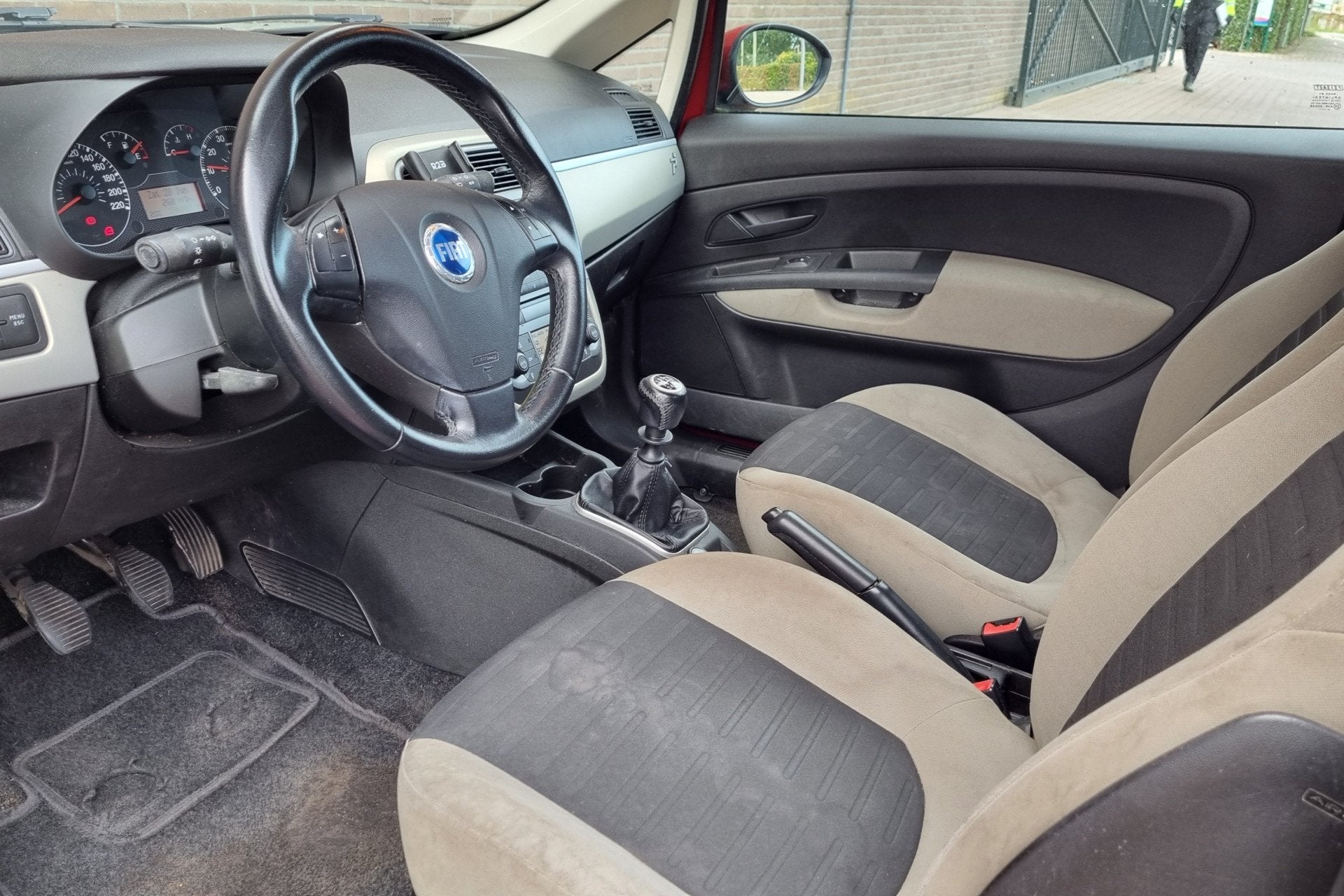 Fiat Grande Punto 1.4 Dynamic, Origineel NL, Climate control, Voorwielaandrijving, Stof, Beige, 4 cilinders