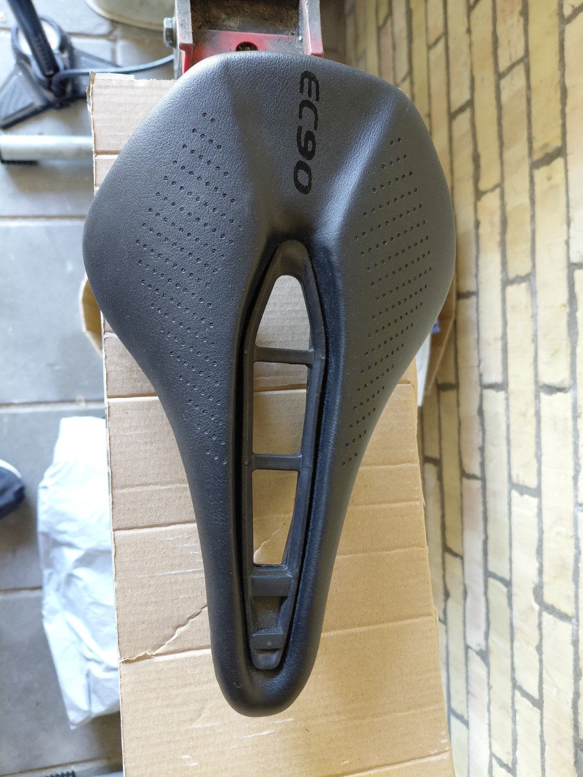 EC90 Fietszadel - Comfortabel en Lichtgewicht, Ophalen of Verzenden, Nieuw, Zadel, Kunststof