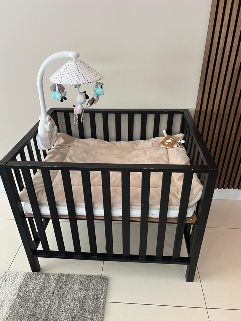 Zwarte babybox met diverse accesoires, Ophalen, Gebruikt, Overige typen