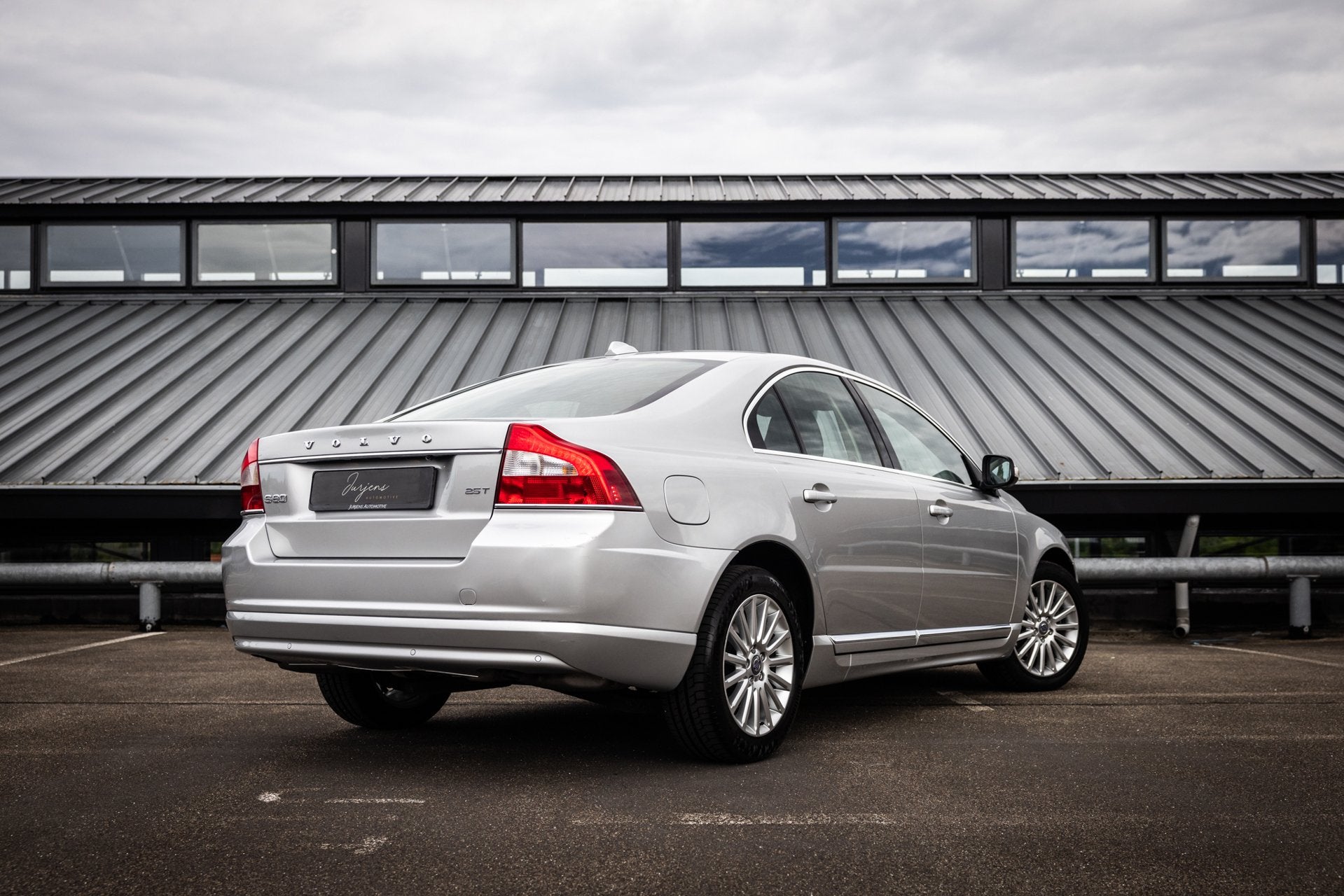 Volvo S80 2.5 T Momentum AUT (200pk) Orig NL - Lage KM, Auto's, Volvo, Dealer onderhouden, Zwart, 1514 kg, 2521 cc