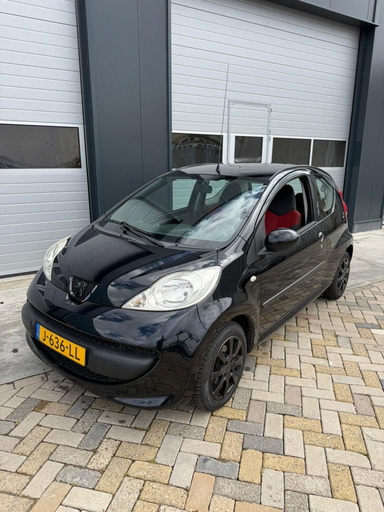 Peugeot 107 airco nieuwe apk, Auto's, Voorwielaandrijving, 4 stoelen, Bedrijf, Handgeschakeld