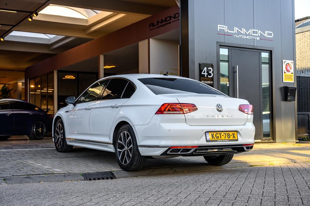 Volkswagen Passat 1.5 TSI R-Line|Camera|Acc|Lane-Assist|Keyl, Stof, Zwart, 4 cilinders, 150 pk