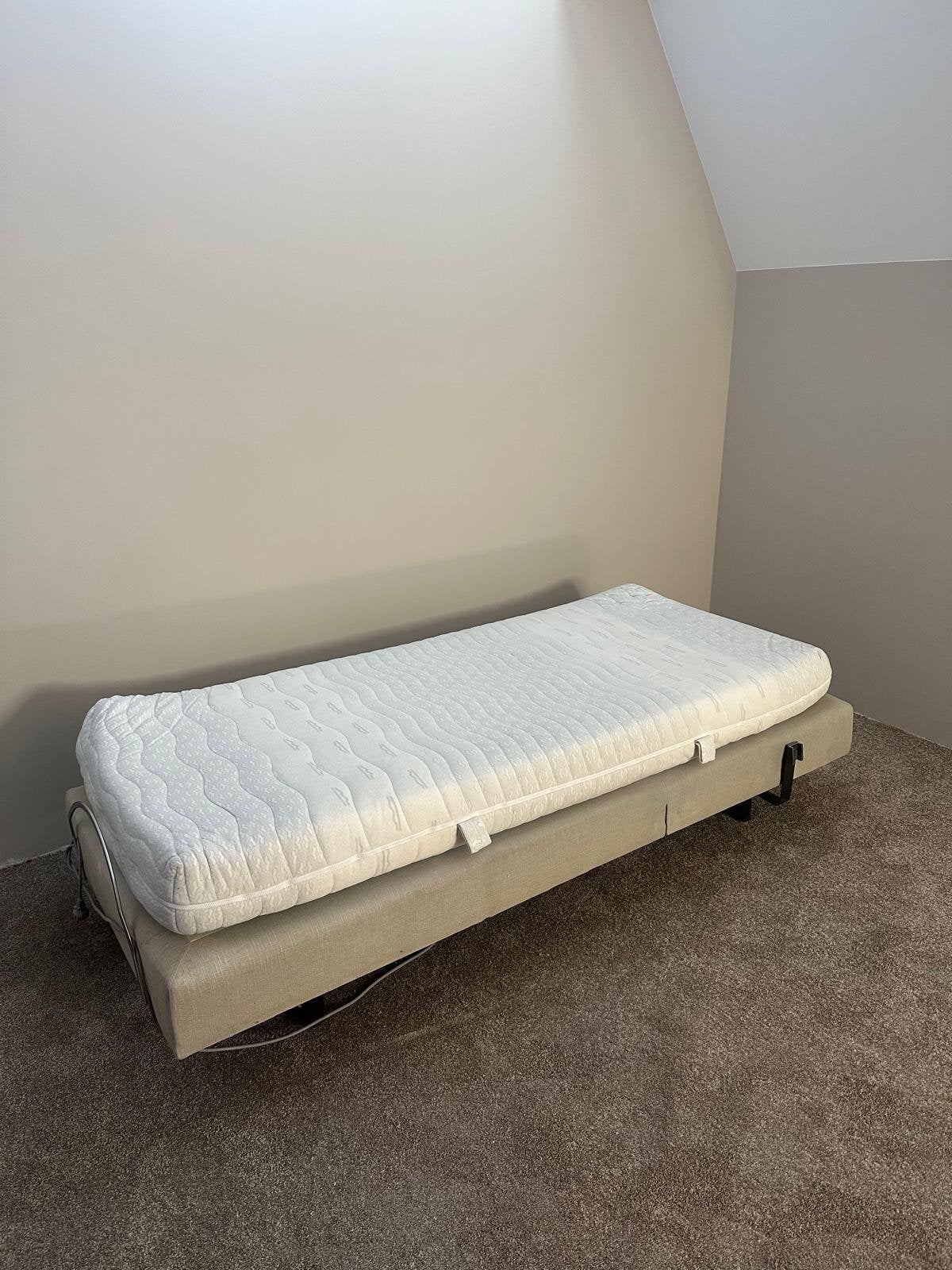 Hülsta elektrisch verstelbaar bed morgana matras zgan, Huis en Inrichting, Slaapkamer | Bedden, Hulsta, Verstelbaar, 90 cm, Eenpersoons