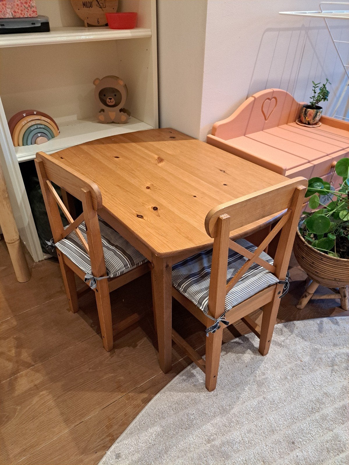 Houten kinderzitje met tafel en twee stoelen, Ophalen, Gebruikt, 50 tot 100 cm, Tot twee personen
