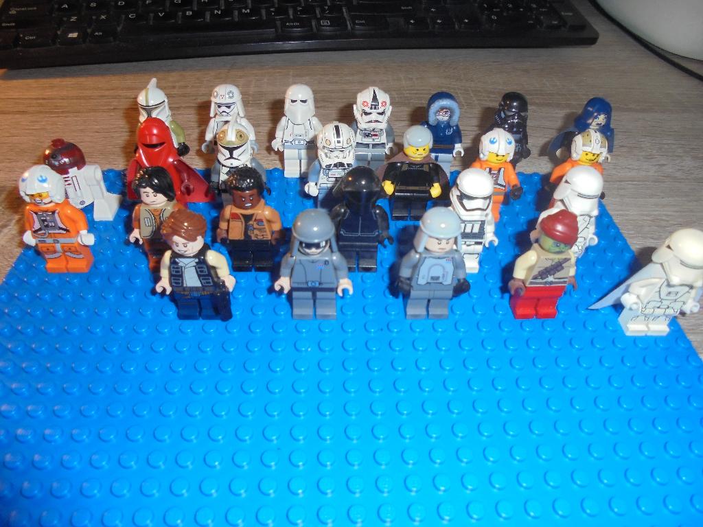 lego Star wars Minifigs Poppetjes 25 stuks, Kinderen en Baby's, Speelgoed | Duplo en Lego, Ophalen of Verzenden, Zo goed als nieuw