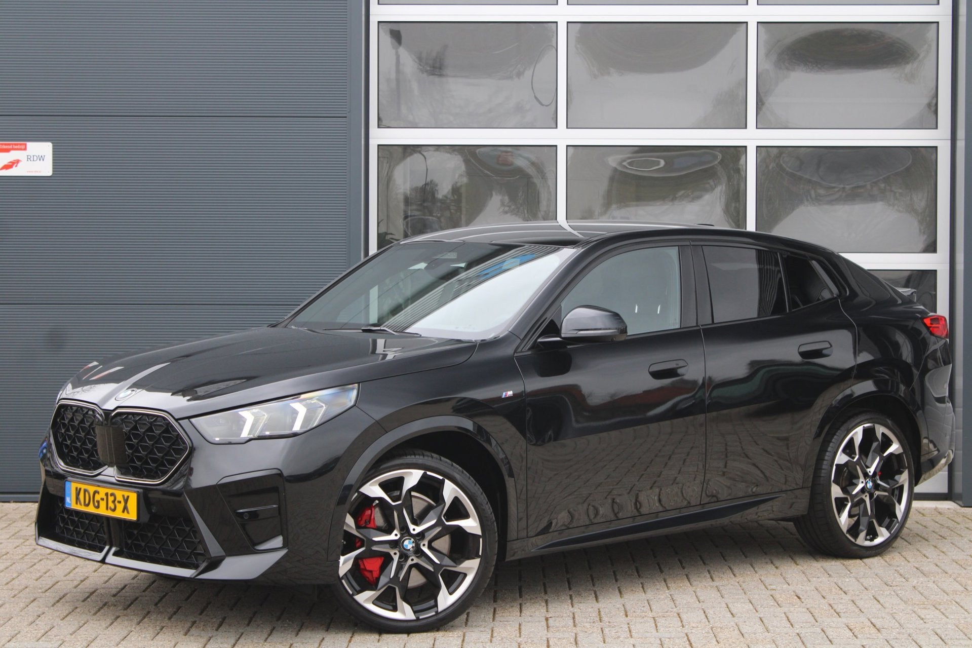 BMW X2 SDrive20i M-Sport Pro | Pano | HK | HUD | Memory | 21, Auto's, Dealer onderhouden, X2, Gebruikt, Zwart
