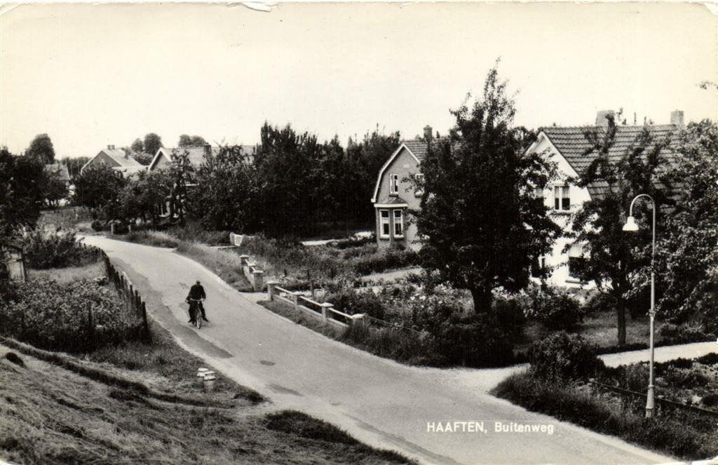 Haaften, Buitenweg - melkbus fietser - ongelopen, Ophalen of Verzenden, 1960 tot 1980, Ongelopen, Gelderland