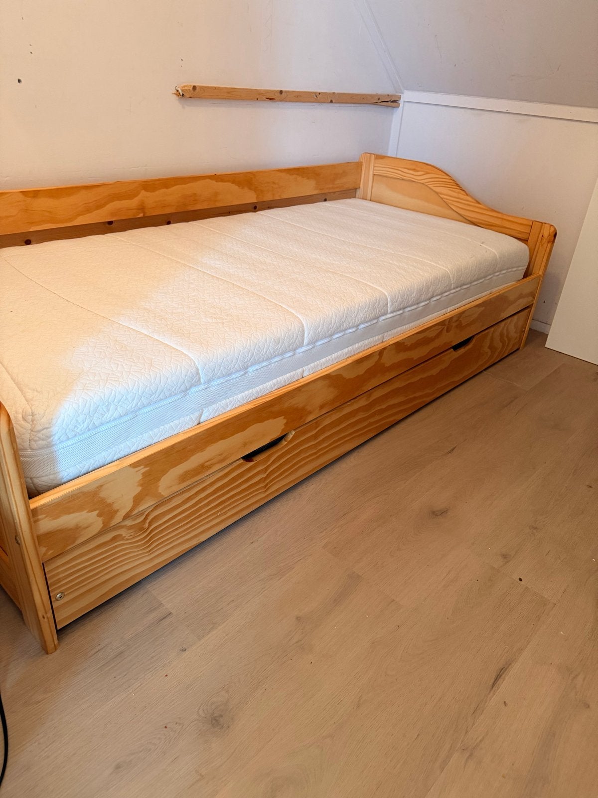 Eenpersoons uitschuifbaar bed met extra slaapplek, Eenpersoons, Ophalen of Verzenden, Hout, Verstelbaar