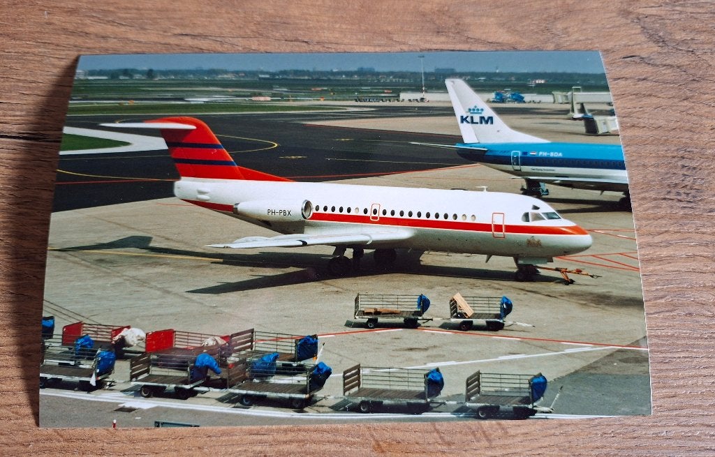 Vintage foto Fokker F28 Fellowship PH-PBX op Schiphol, Verzamelen, Ophalen of Verzenden, Zo goed als nieuw, Kaart, Foto of Prent