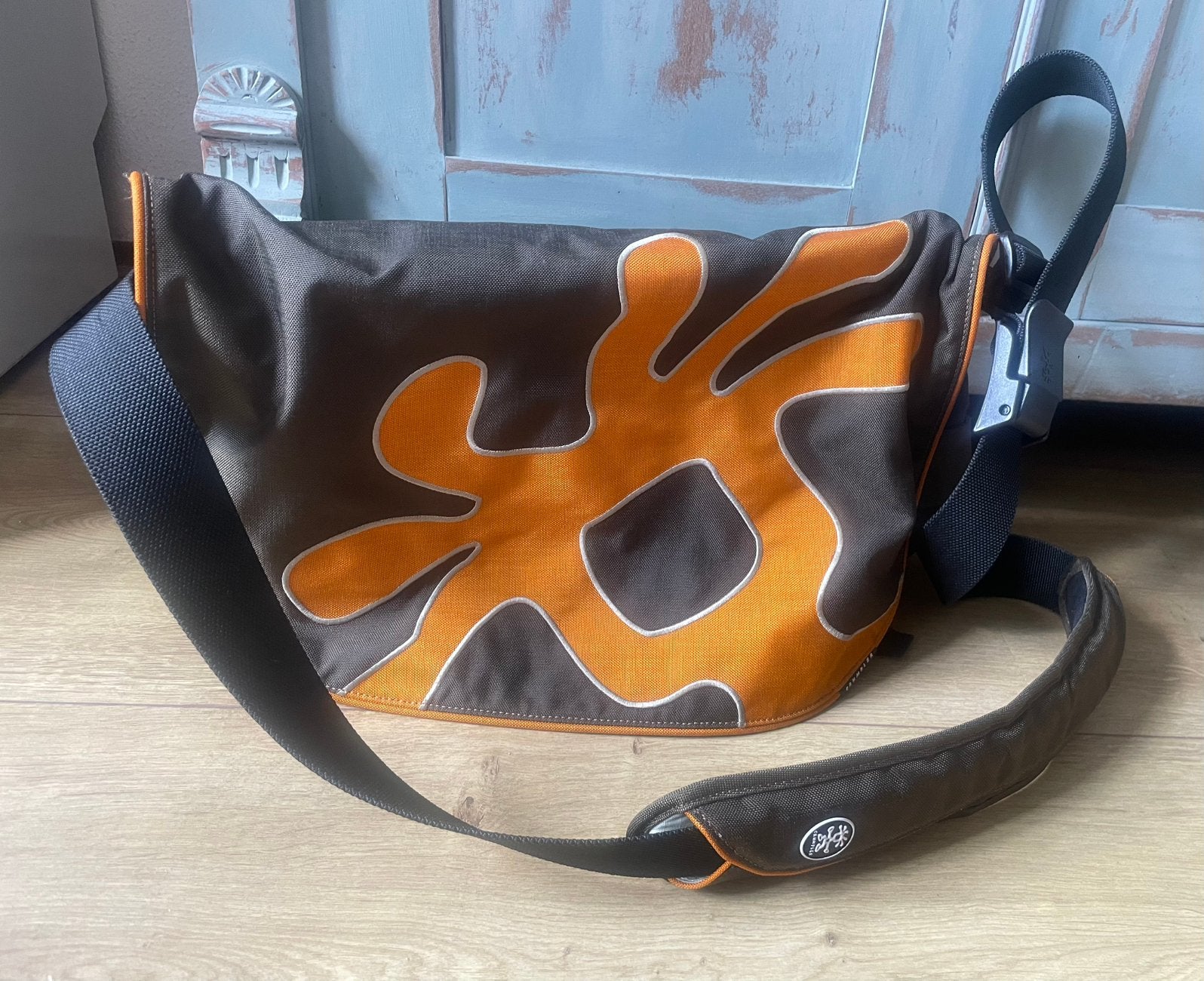 Crumpler Meat Smuggler XL schoudertas laptoptas espresso, Ophalen of Verzenden, 17 inch of meer, Zo goed als nieuw