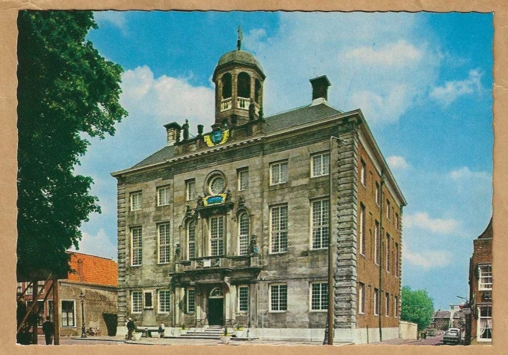 Ansichtkaart Enkhuizen Stadhuis, Ophalen of Verzenden, 1940 tot 1960, Ongelopen, Noord-Holland