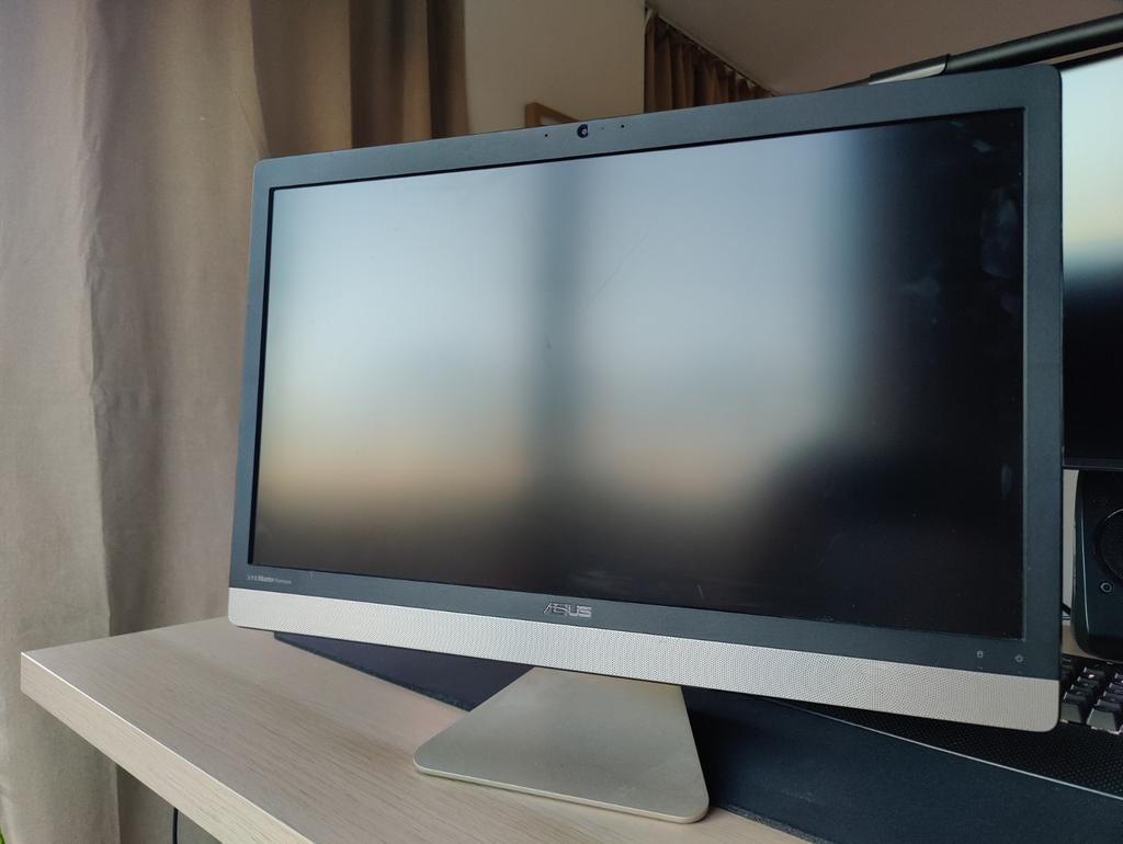ASUS V221ID All-in-One PC - Stijlvol en Compact, Gebruikt, HDD, Minder dan 4 GB, Met monitor