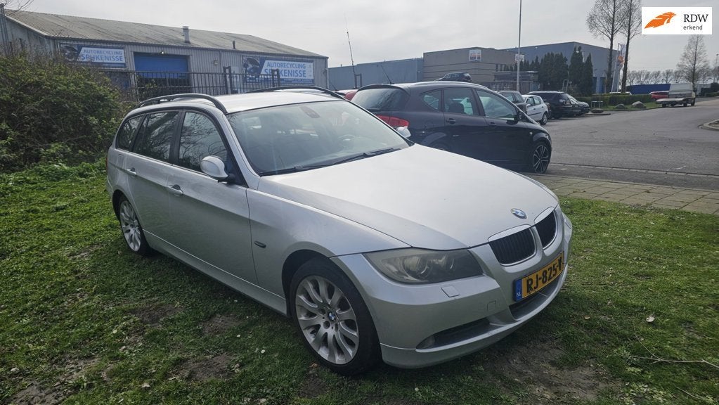 BMW 3-serie Touring 318i, 13 km/l, Achterwielaandrijving, 4 cilinders, 129 pk