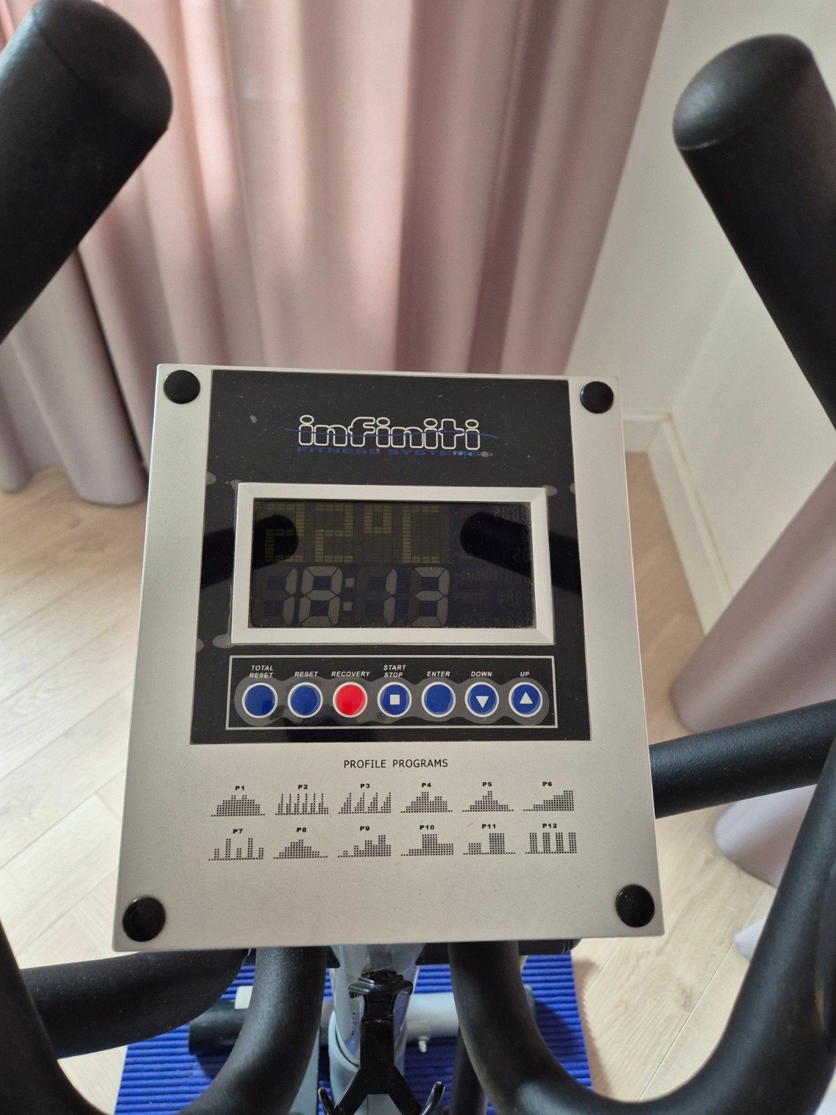 Foto 4 van Infiniti Ergometer Elliptical Crosstrainer