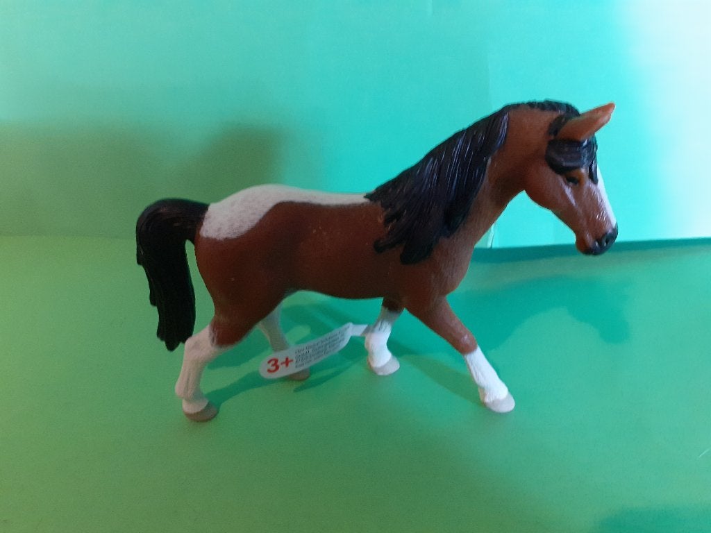 Schleich trakehner paard, special dierfiguur, Verzenden, Zo goed als nieuw, Paard, Beeldje of Figuurtje