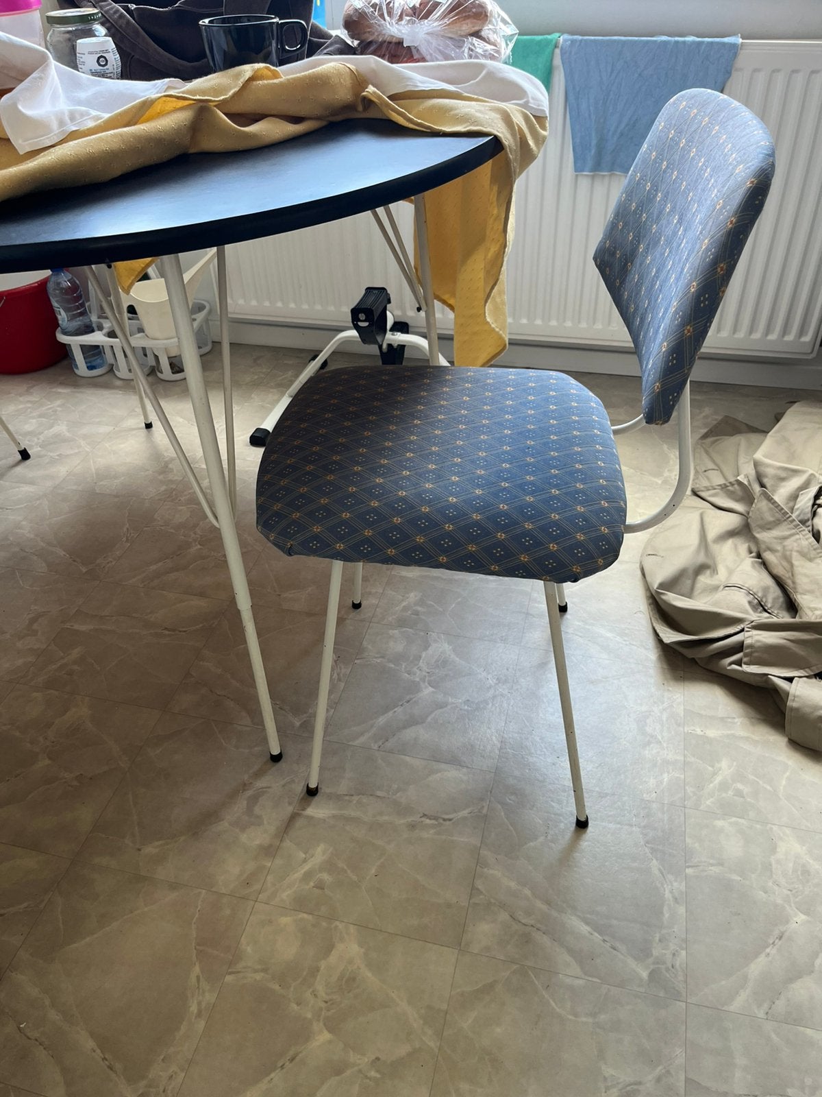 Pastoe ronde tafel met 4 stoelen uit 1957, Ophalen, Zo goed als nieuw, Rond, 100 tot 150 cm