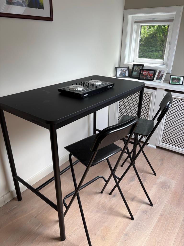 IKEA TOMMARYD Tafel met 2 hoge stoelen - Zwart, Ophalen, Zo goed als nieuw