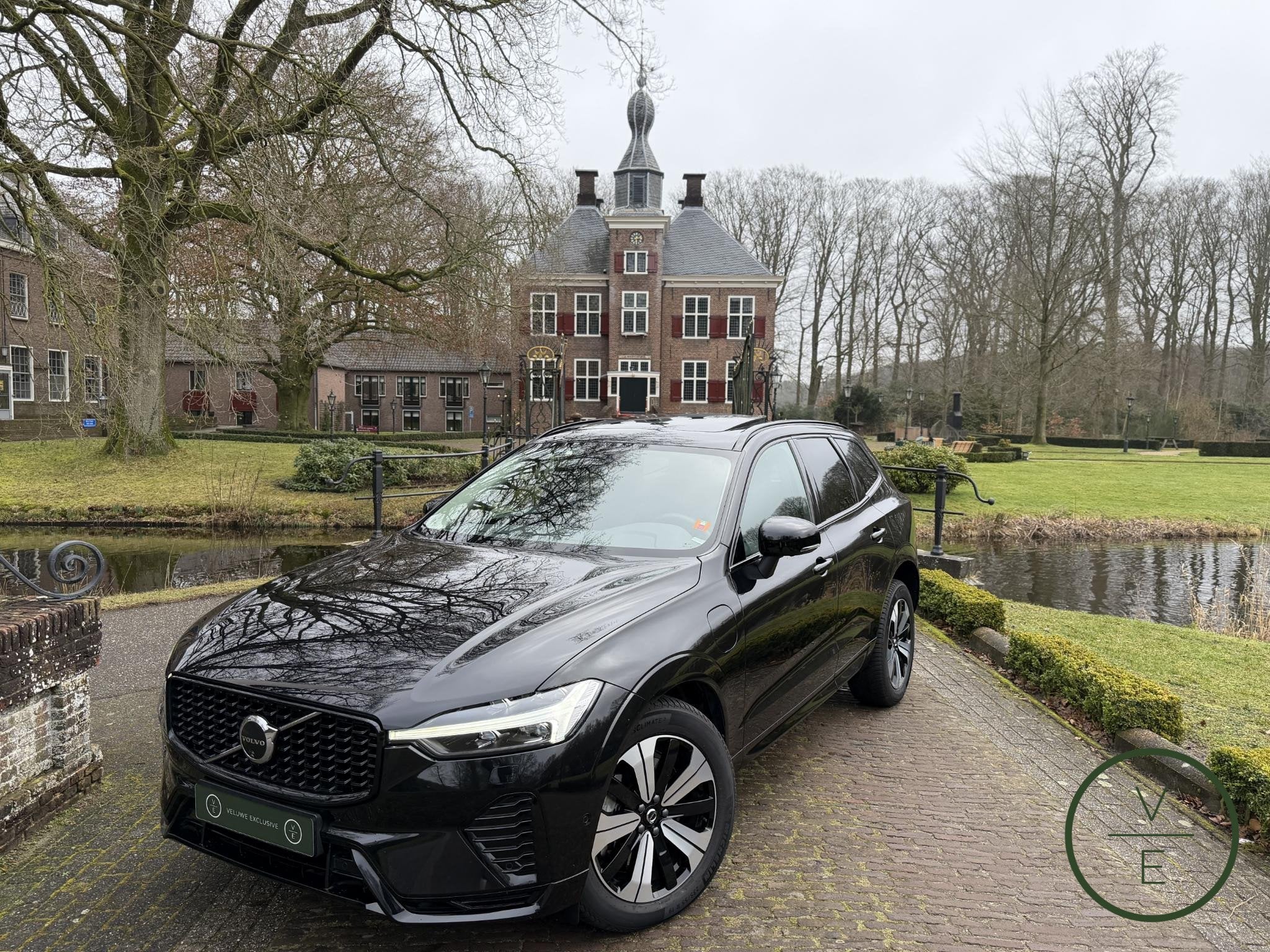 Volvo XC60 2.0 T6 Plug-in hybrid AWD Dark | Pano | Trekhaak, Automaat, Gebruikt, 4 cilinders, 1969 cc
