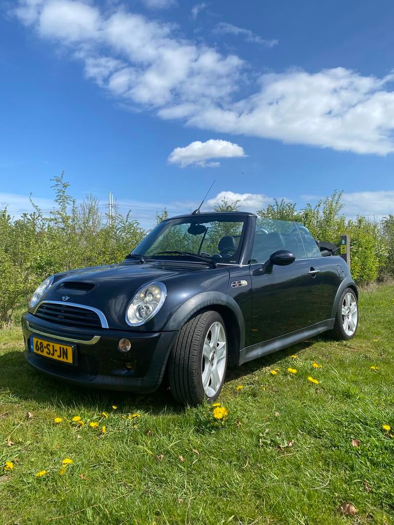 Mini 1.6 16V Cooper S Cabrio 2006 Zwart, Auto's, Voorwielaandrijving, 4 cilinders, Cabriolet, 4 stoelen