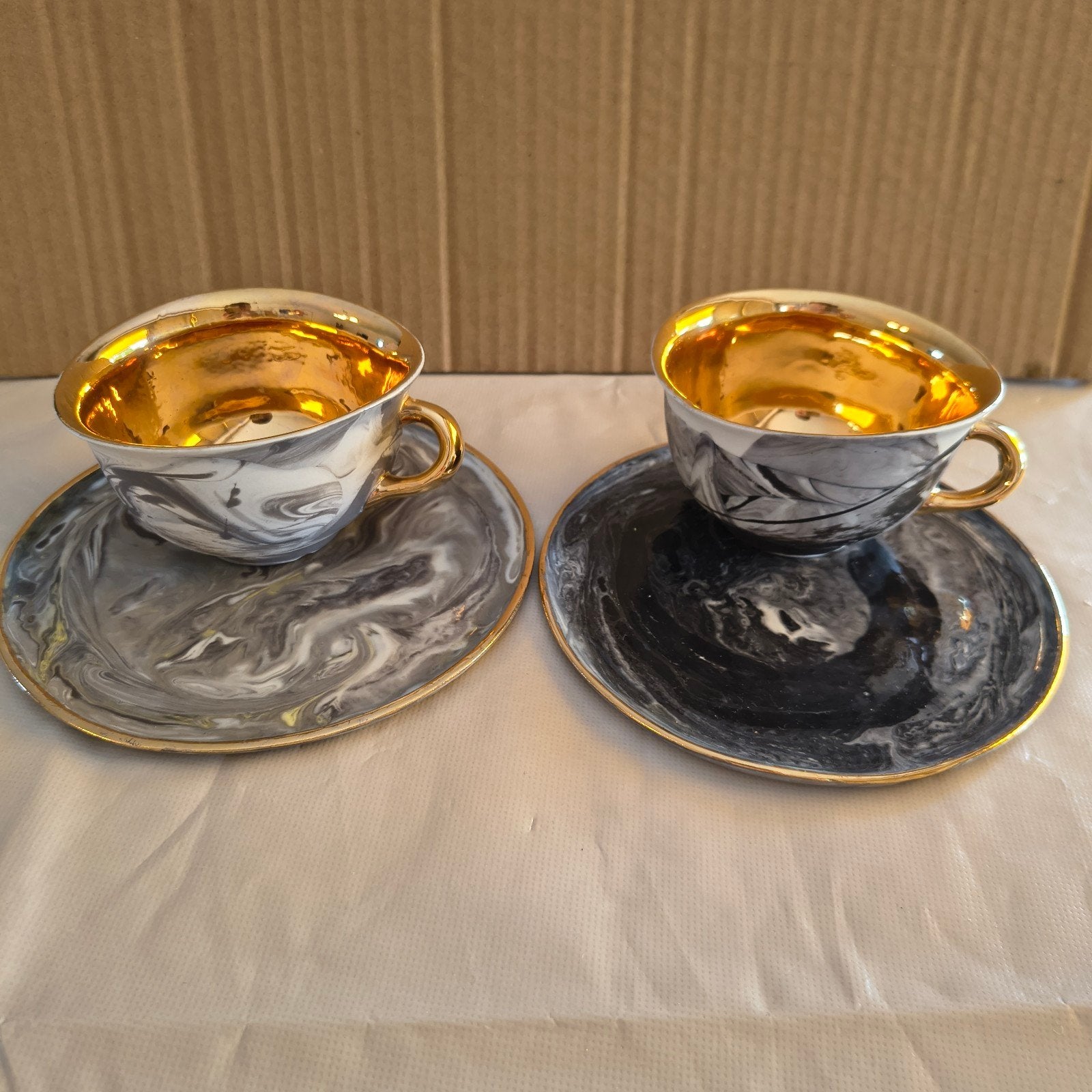 Mosko Ceramics 2 kopjes en 2 ontbijtbordjes - Nieuw!, Nieuw, Ophalen of Verzenden, Bord(en), Overige stijlen