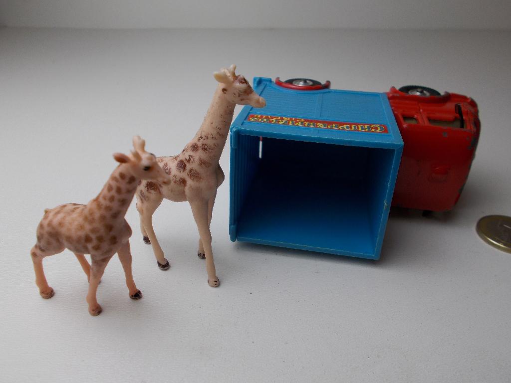 1964 Corgi Toys 503 CHIPPERFIELDS CIRCUS GIRAFFE TRUCK (-A-), Ophalen of Verzenden, Zo goed als nieuw, Bus of Vrachtwagen, Corgi