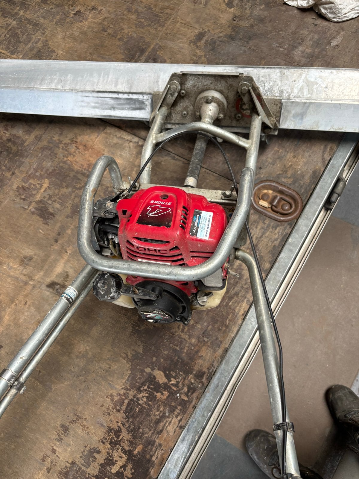 Betonafwerkspaan met Honda motor, Ophalen, Gebruikt