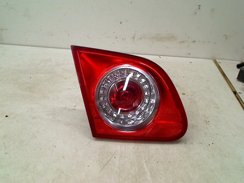 Achterlicht Links Achterklep Passat (3C2) 2006, Auto-onderdelen, Verlichting, Gebruikt, Volkswagen, Volkswagen AG, Kundenbetreuung@volkswagen.de