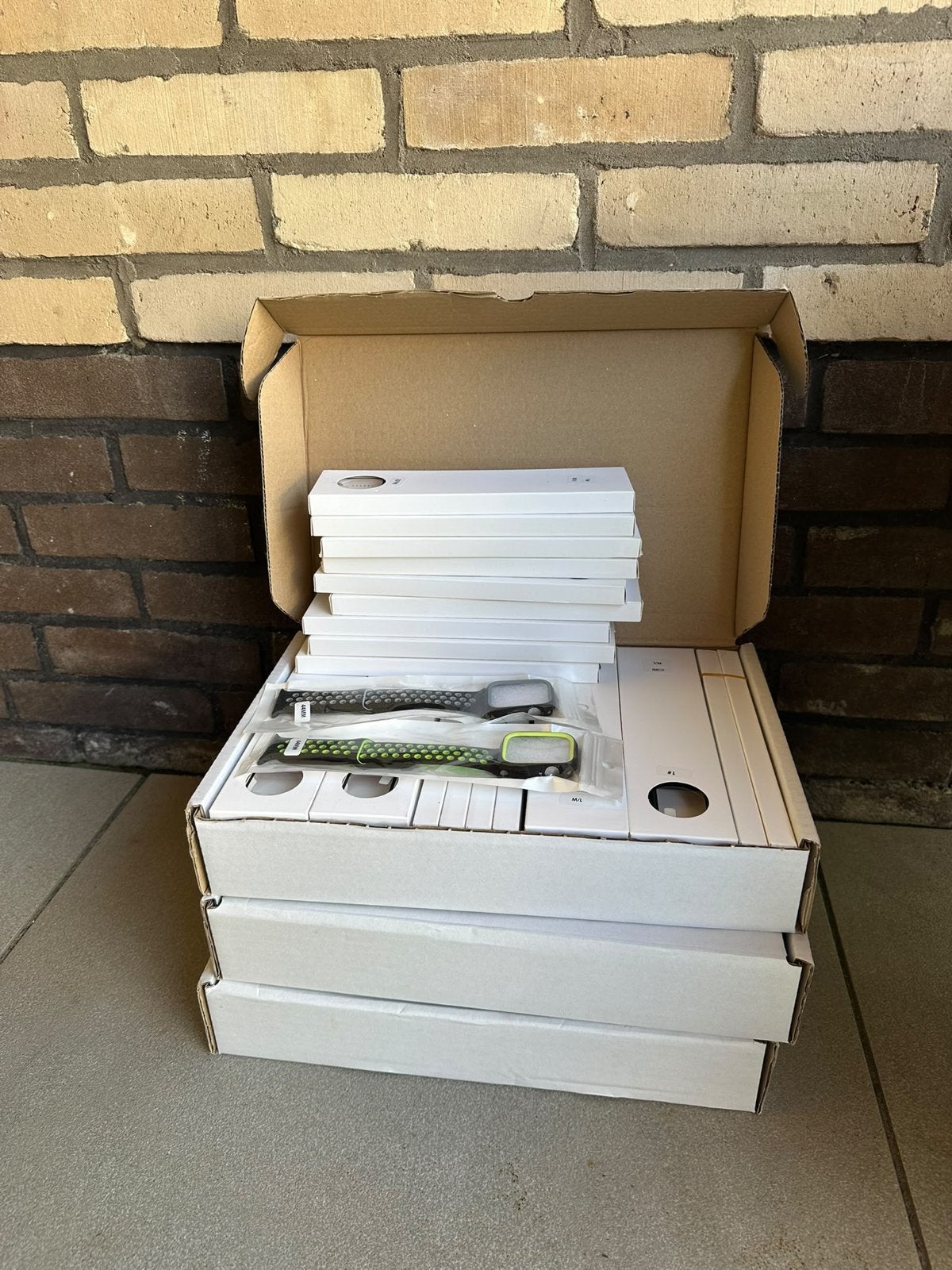 Foto 3 van Grote partij iPad hoezen, Apple Watch bandjes en screenprote