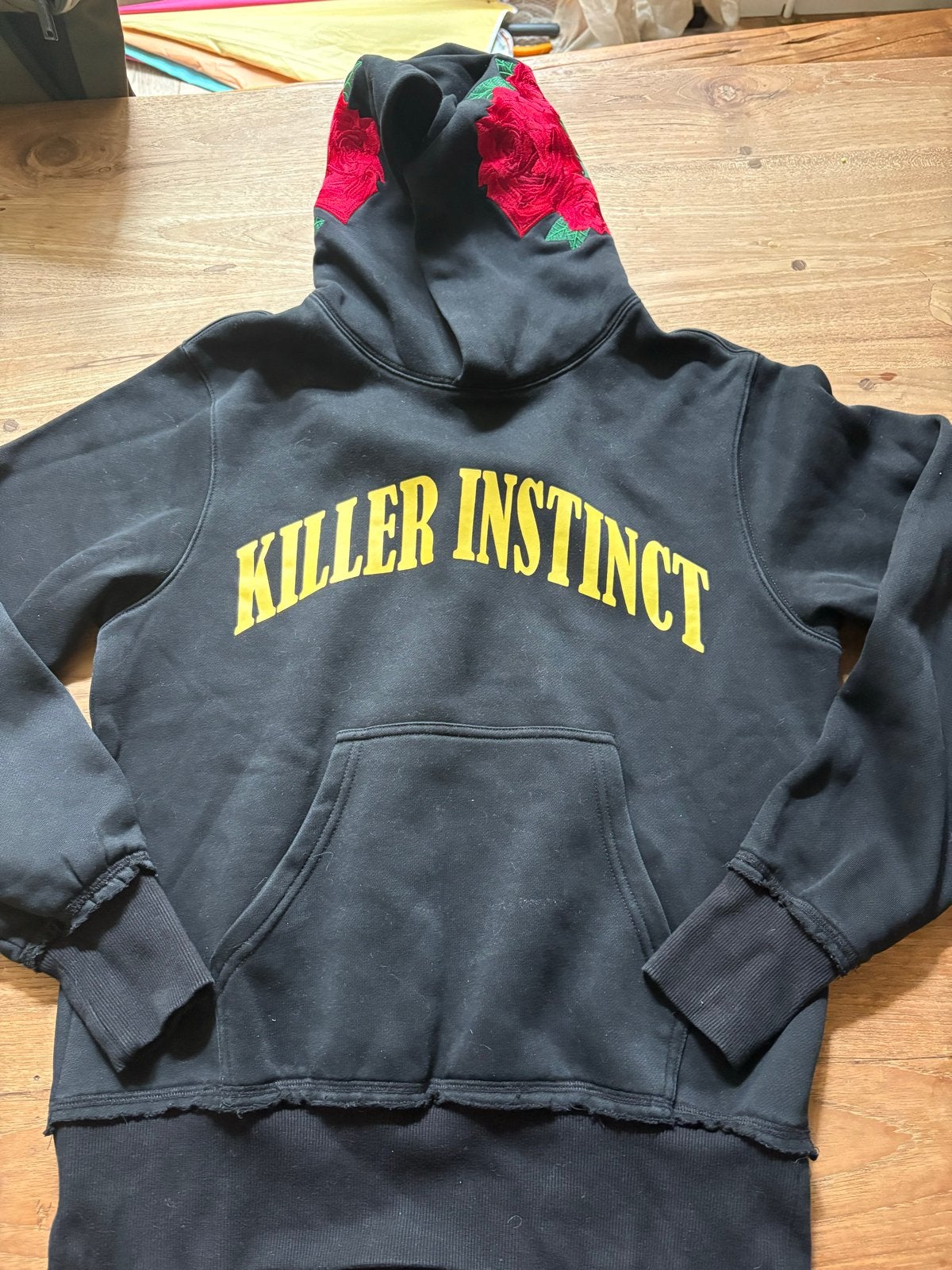 Killer Instinct Hoodie met Rozenborduursel mt S, Ophalen of Verzenden, In Gold We Trust