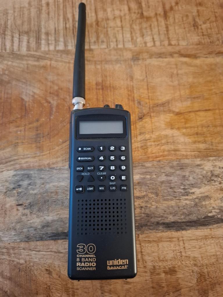 Uniden Bearcat 30 Channel 8 Band Radio Scanner, Telecommunicatie, Scanners, Verzenden, Zo goed als nieuw, 30 tot 200 kanalen, Draagbaar