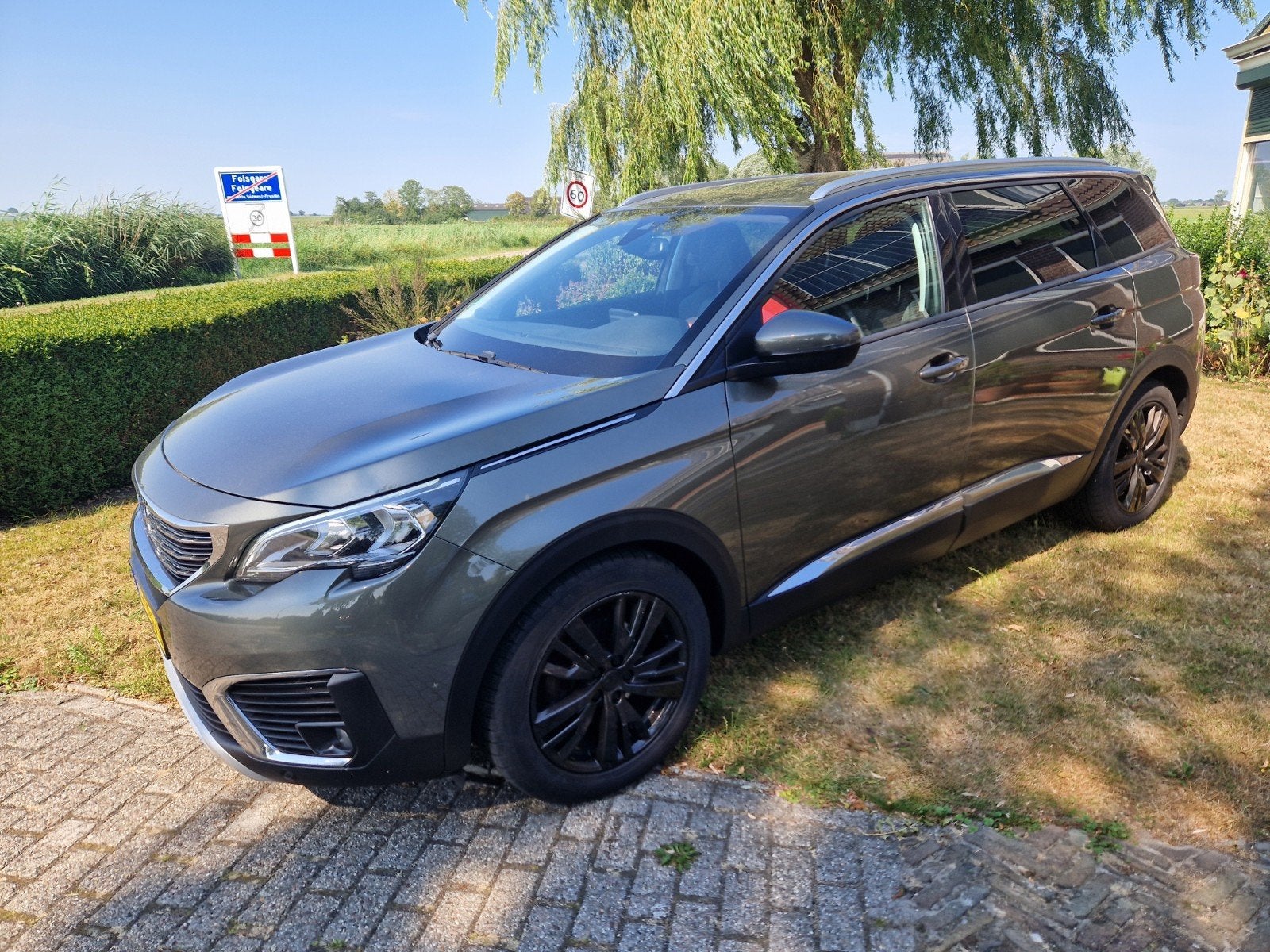 Peugeot 5008 1.6 Bluehdi 116pk S&S Eat6 2017 Grijs, Auto's, 4 cilinders, 7 stoelen, 23 km/l, Diesel