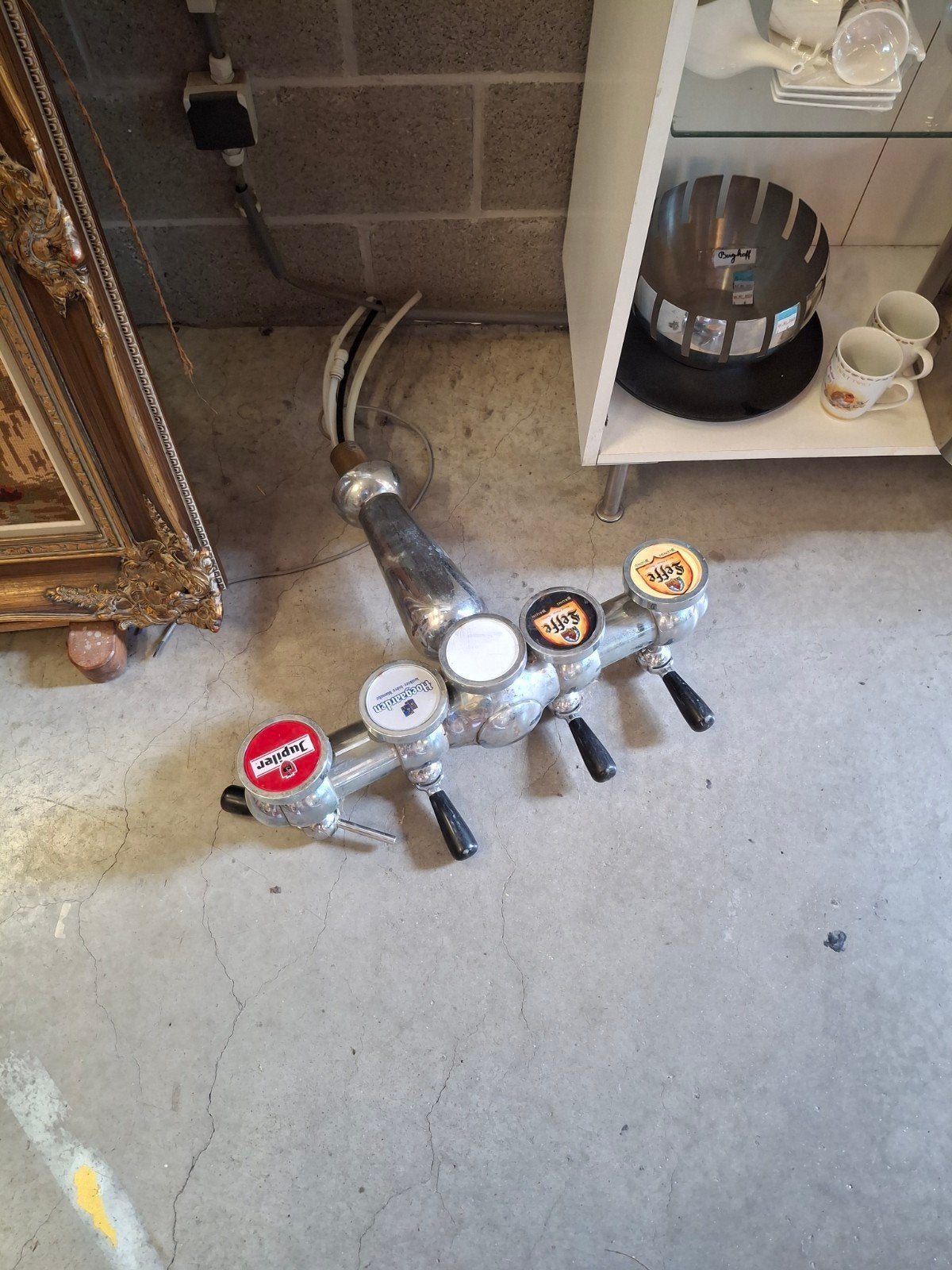 Biertap met Leffe, Hoegaarden en Jupiler badges, Ophalen of Verzenden, Gebruikt