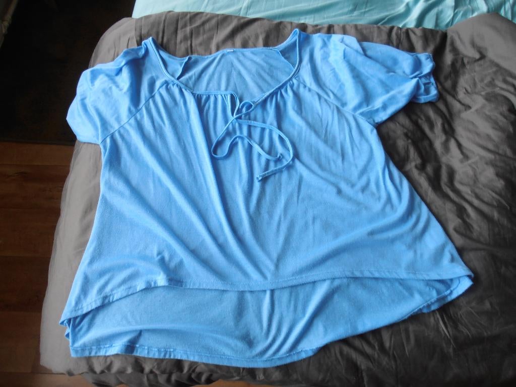 Blauwe tuniek met koordje, maat 48., Kleding | Dames, Grote Maten, Ophalen of Verzenden, Gedragen, Blauw, Shirt of Top
