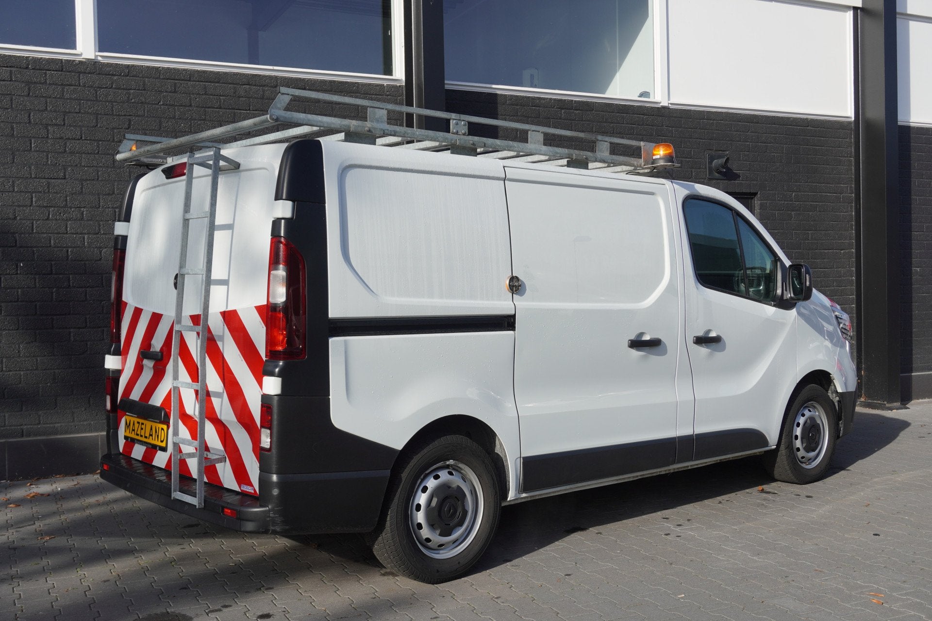 Renault Trafic 2.0 Blue dCi 130PK - Airco - Navi - Cruise -, Voorwielaandrijving, Zwart, 4 cilinders, Renault