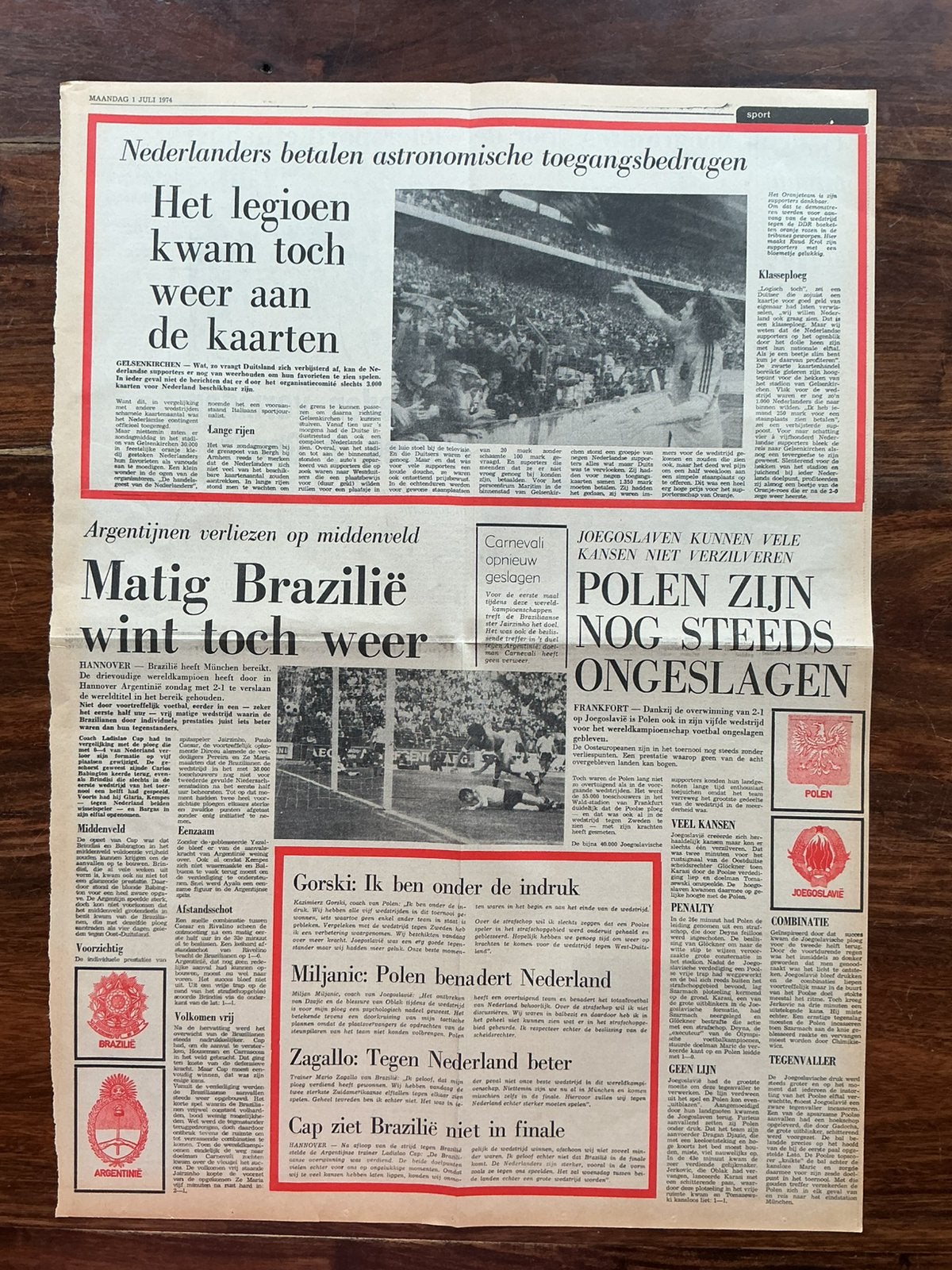 Voetbal krantenartikel WK 1974 Legioen toch weer kaarten, Verzamelen, Ophalen of Verzenden, Knipsel(s)