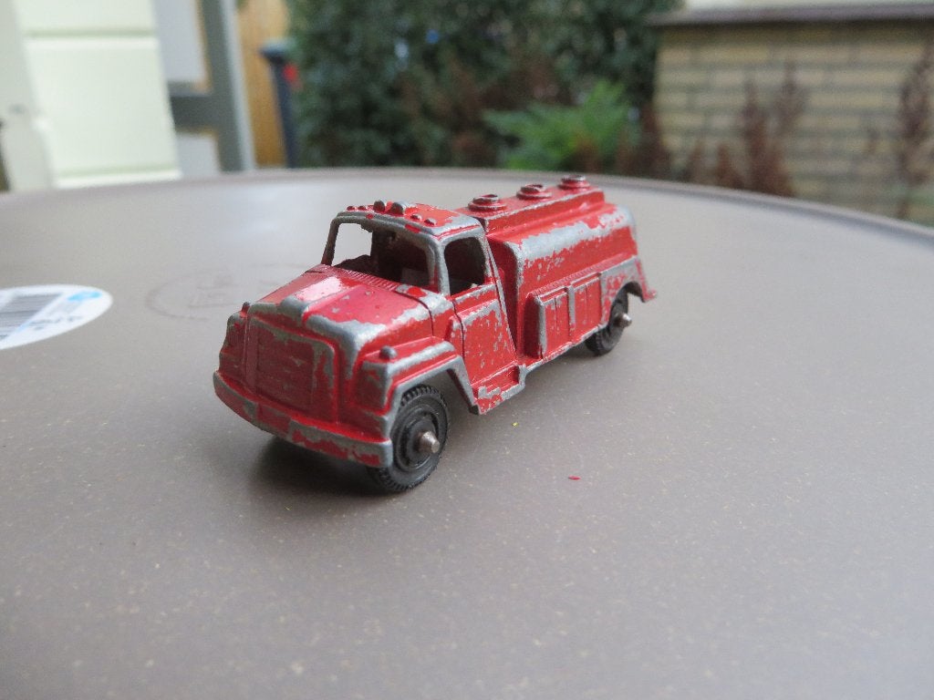 Tootsie Toy Oil Tanker Truck  6 cm, Ophalen of Verzenden, Gebruikt, Bus of Vrachtwagen