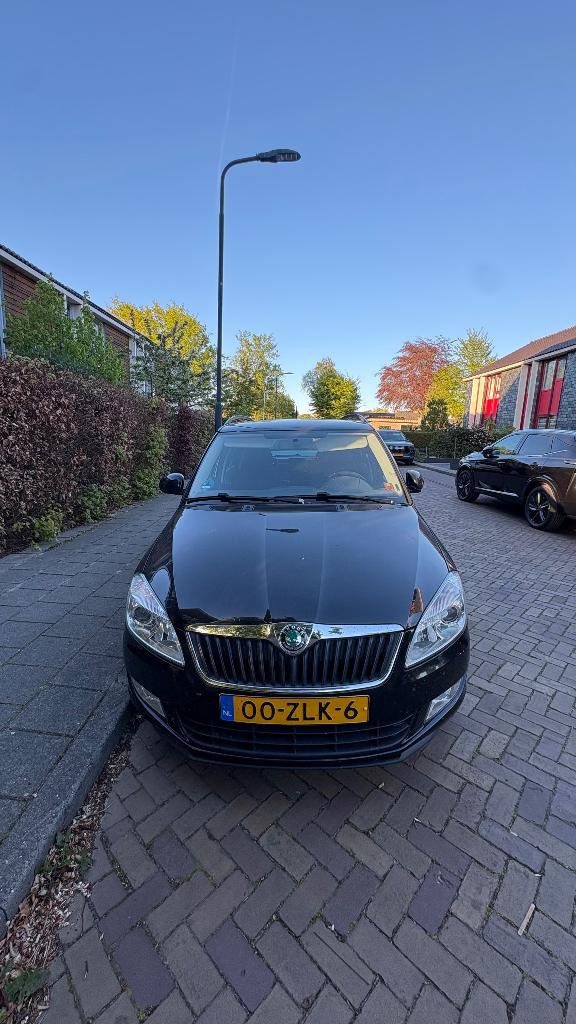 Skoda Fabia 1.2 TSI 63KW Combi 2013 Zwart, Voorwielaandrijving, Stof, 40 €/maand, Zwart