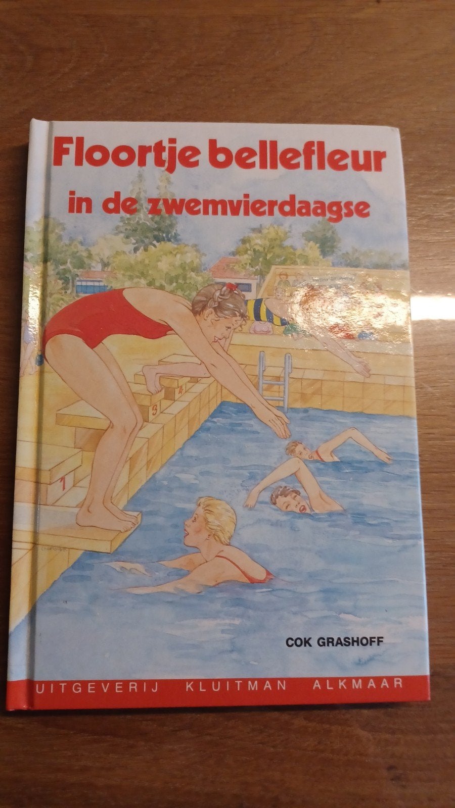 Grashoff - Floortje bellefleur in zwemvierdaagse, Boeken, Ophalen of Verzenden, Zo goed als nieuw, Grashoff, Fictie algemeen